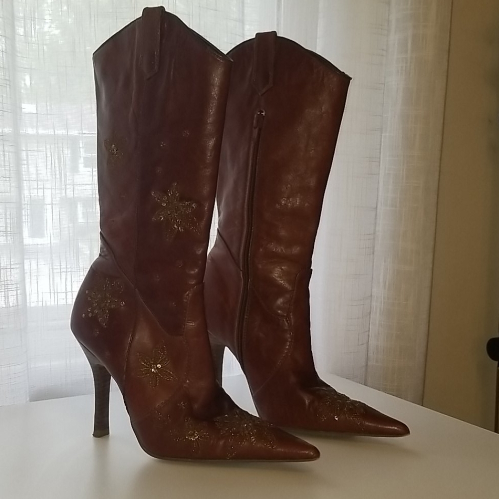 Leather embroidered boots